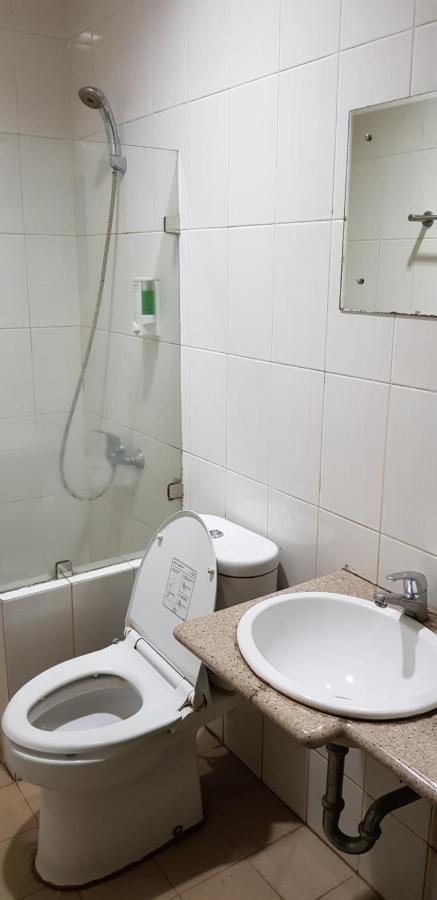 Hotel Dequr Jakarta Kota Exteriör bild