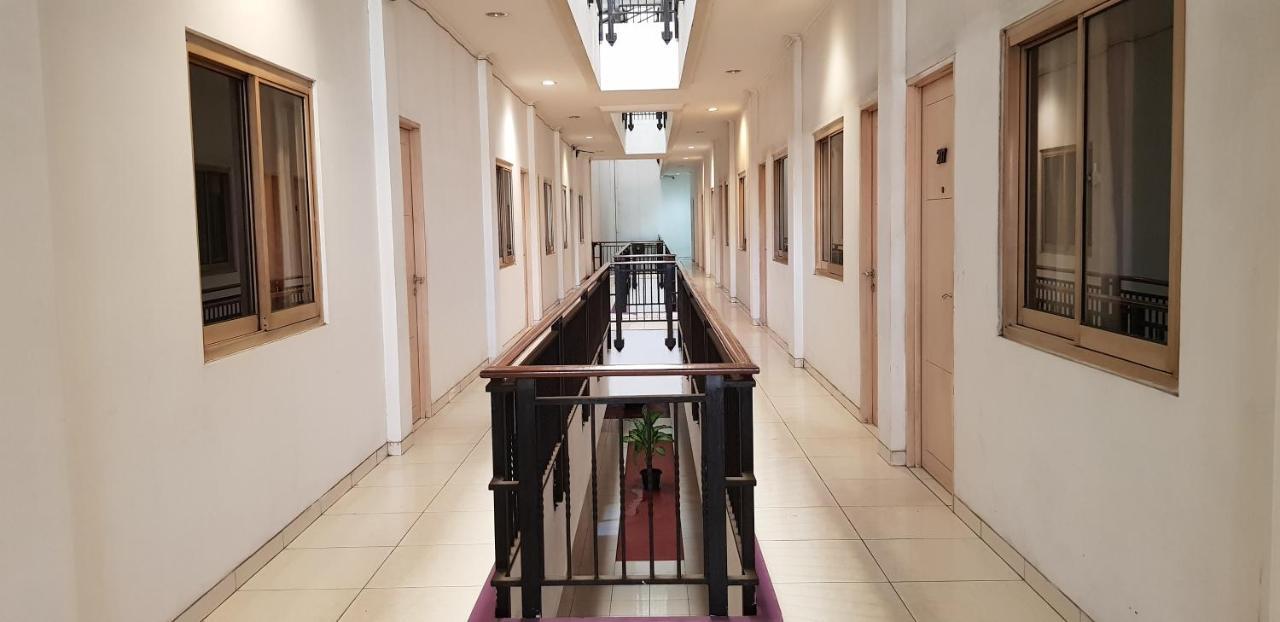 Hotel Dequr Jakarta Kota Exteriör bild