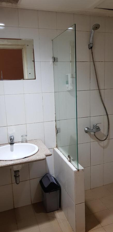 Hotel Dequr Jakarta Kota Exteriör bild