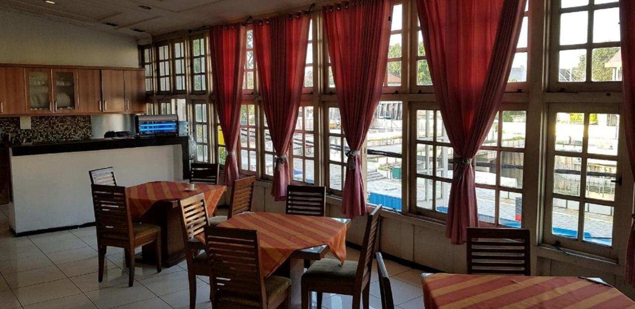 Hotel Dequr Jakarta Kota Exteriör bild